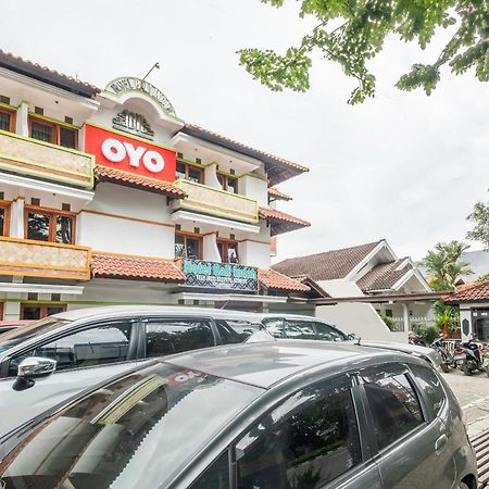 Oyo 1945 Hotel Bali Indah Бандунг Экстерьер фото