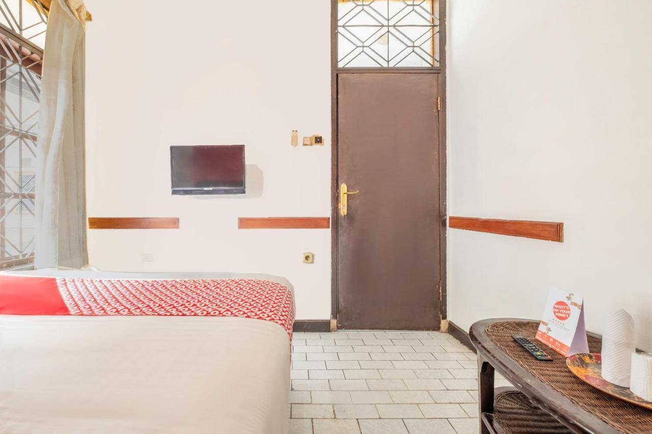 Oyo 1945 Hotel Bali Indah Бандунг Экстерьер фото