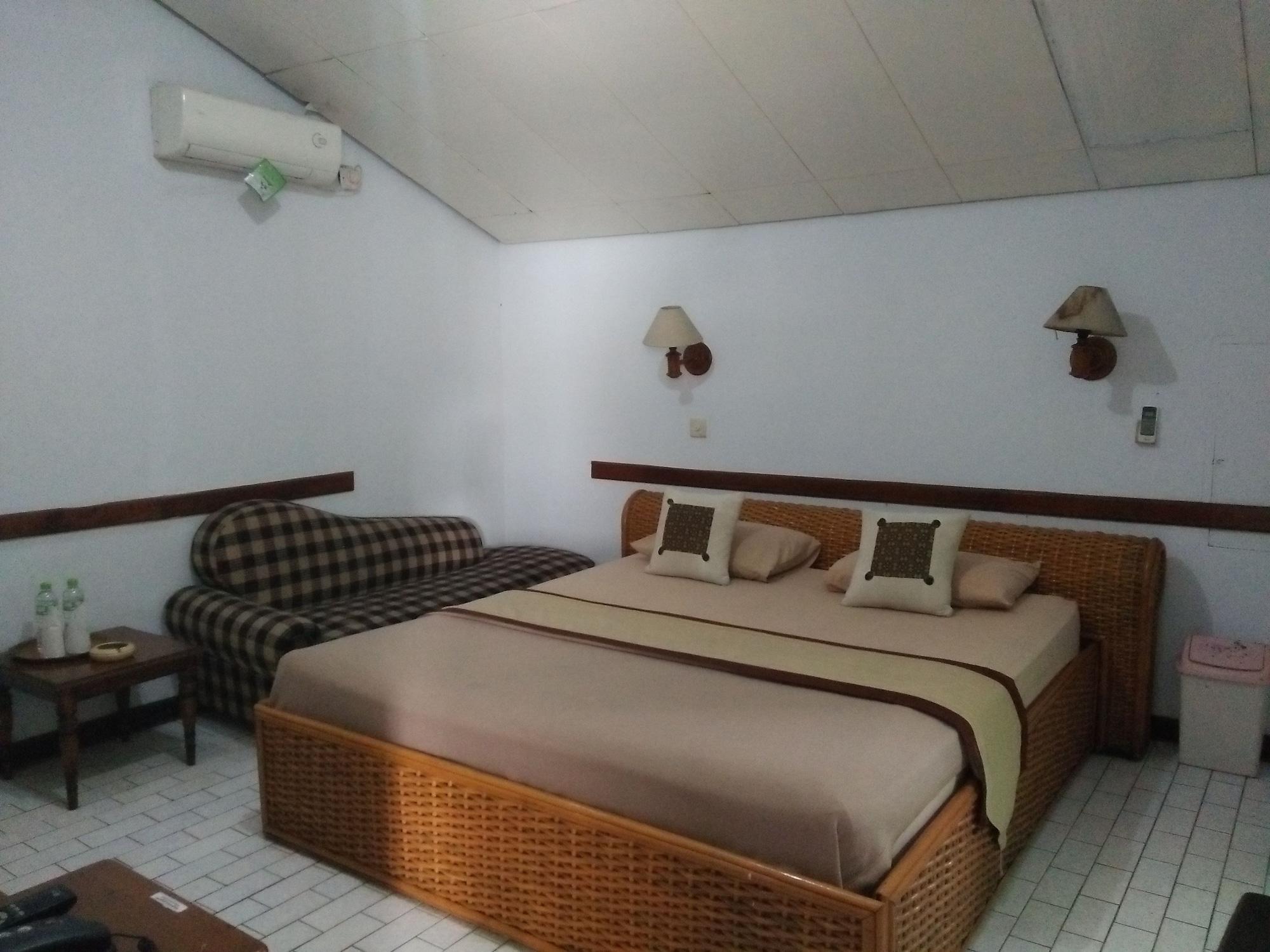 Oyo 1945 Hotel Bali Indah Бандунг Экстерьер фото