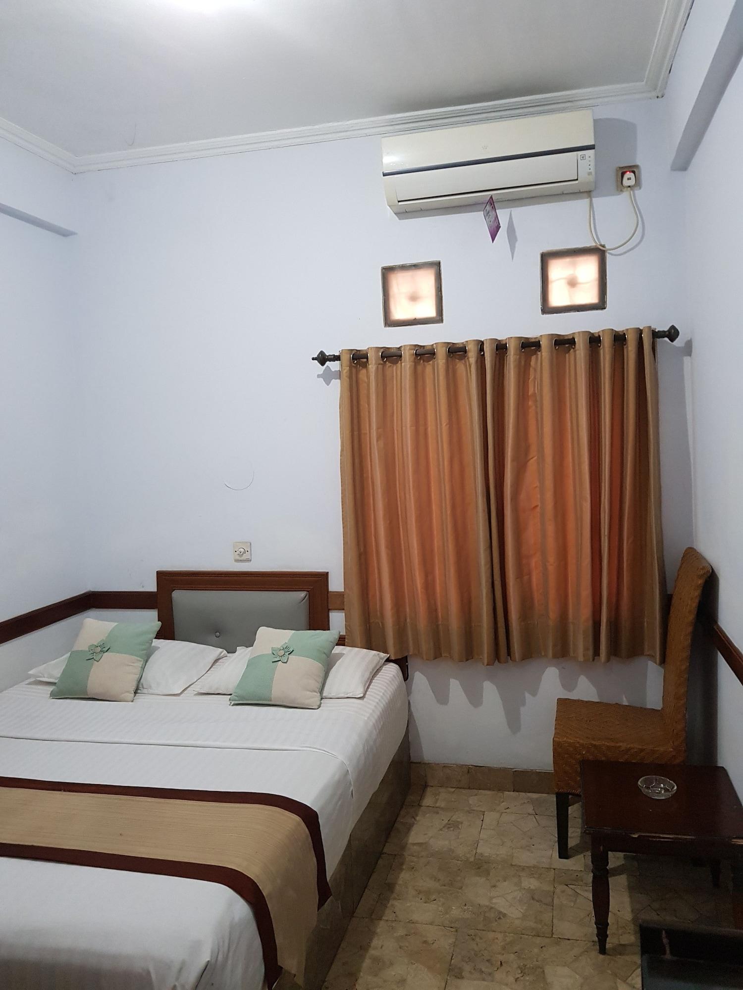 Oyo 1945 Hotel Bali Indah Бандунг Экстерьер фото