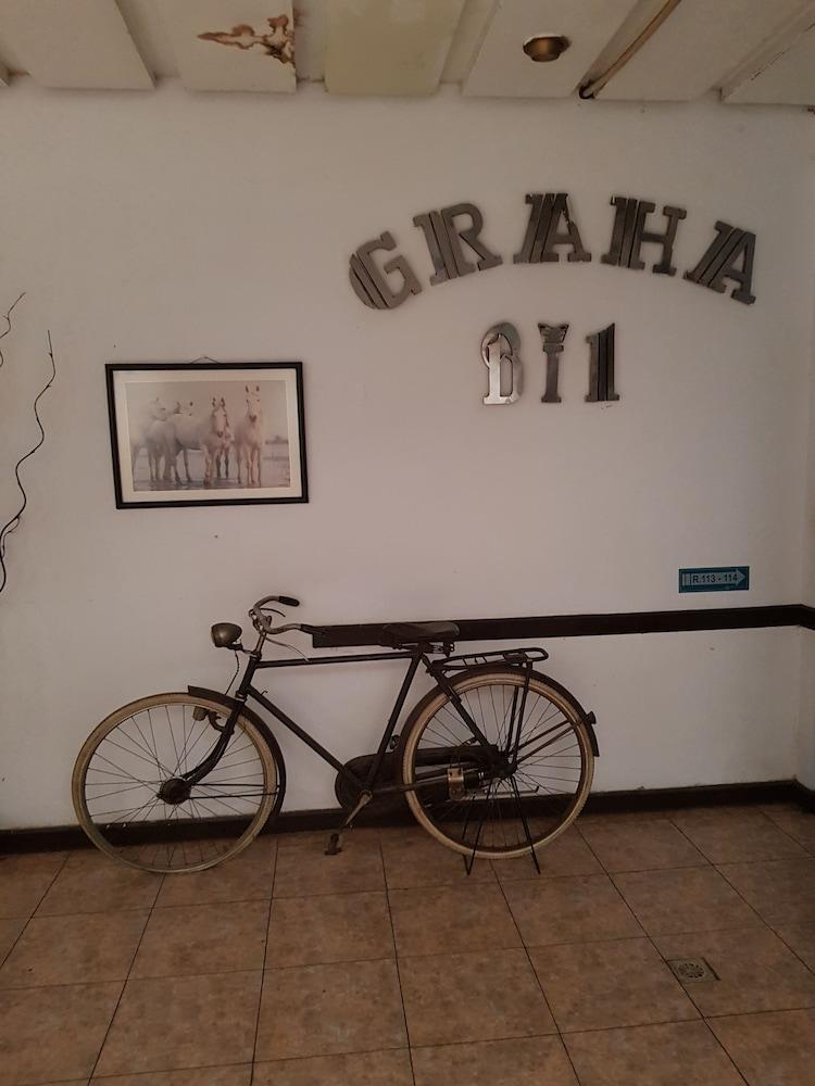 Oyo 1945 Hotel Bali Indah Бандунг Экстерьер фото