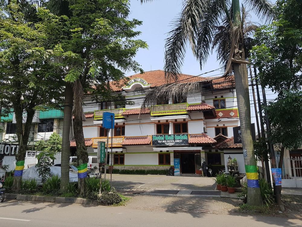 Oyo 1945 Hotel Bali Indah Бандунг Экстерьер фото