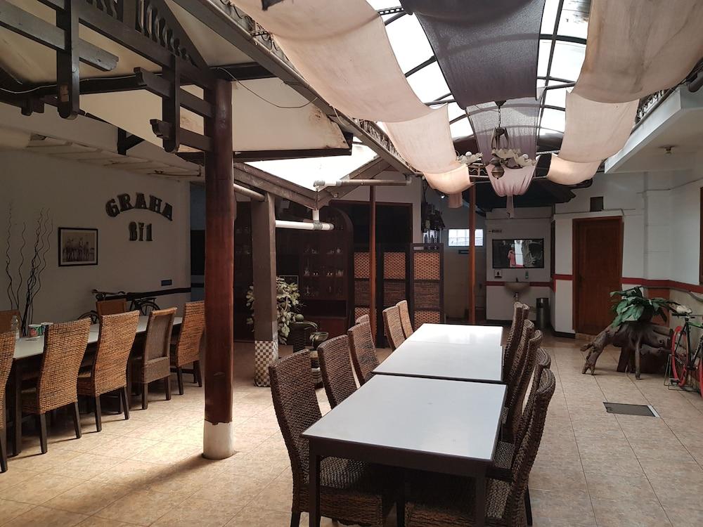 Oyo 1945 Hotel Bali Indah Бандунг Экстерьер фото
