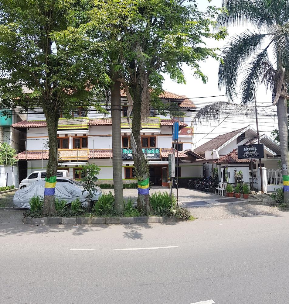 Oyo 1945 Hotel Bali Indah Бандунг Экстерьер фото