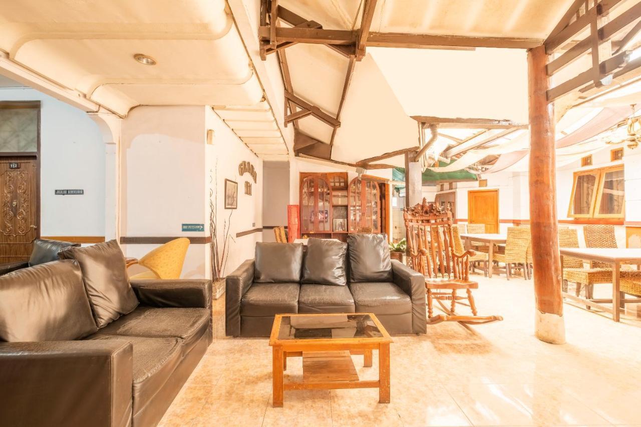 Oyo 1945 Hotel Bali Indah Бандунг Экстерьер фото