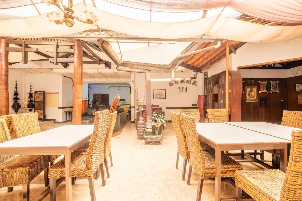 Oyo 1945 Hotel Bali Indah Бандунг Экстерьер фото