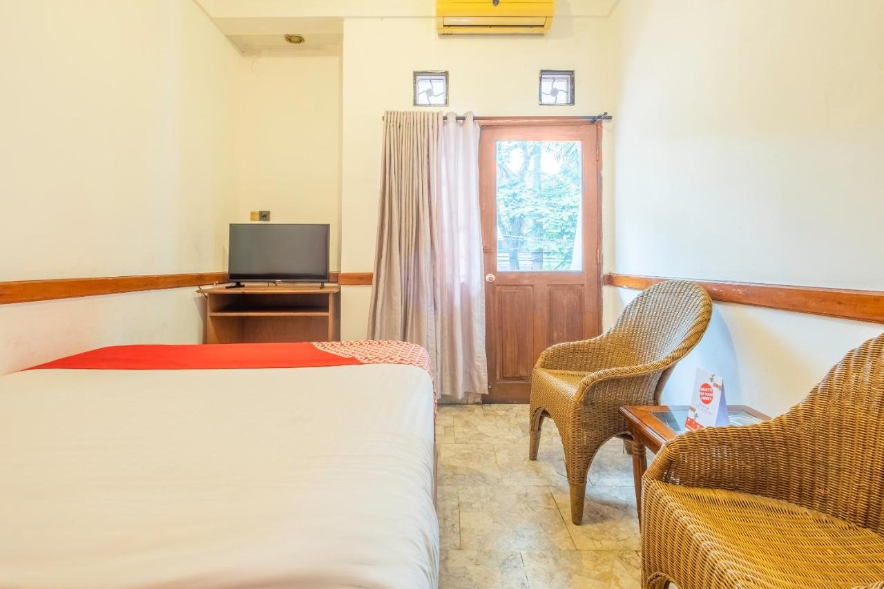 Oyo 1945 Hotel Bali Indah Бандунг Экстерьер фото