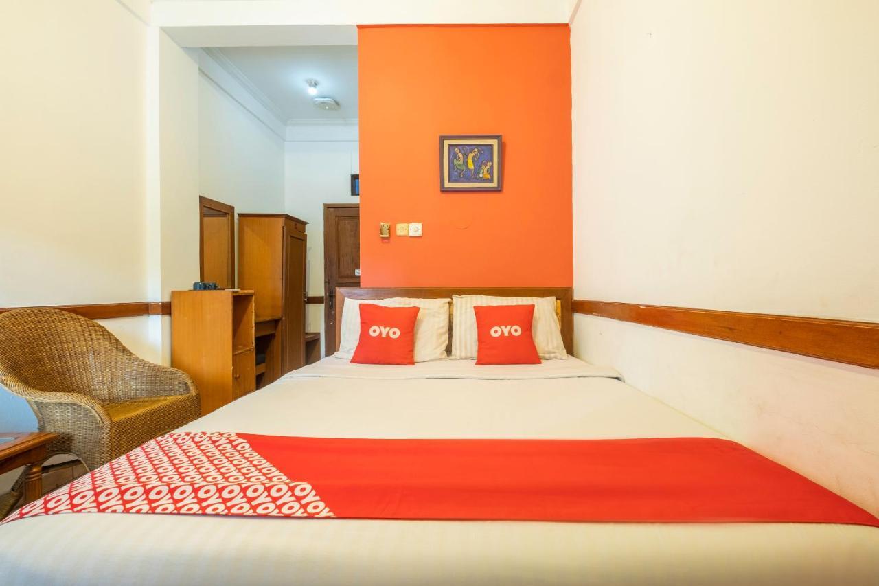 Oyo 1945 Hotel Bali Indah Бандунг Экстерьер фото