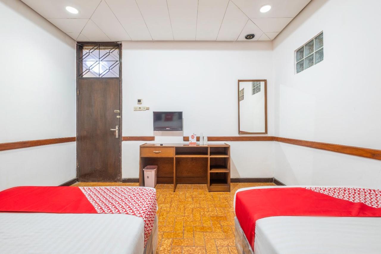 Oyo 1945 Hotel Bali Indah Бандунг Экстерьер фото
