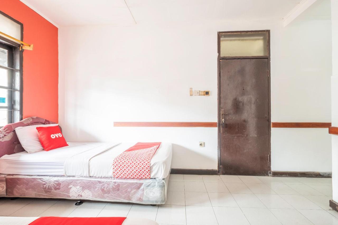 Oyo 1945 Hotel Bali Indah Бандунг Экстерьер фото