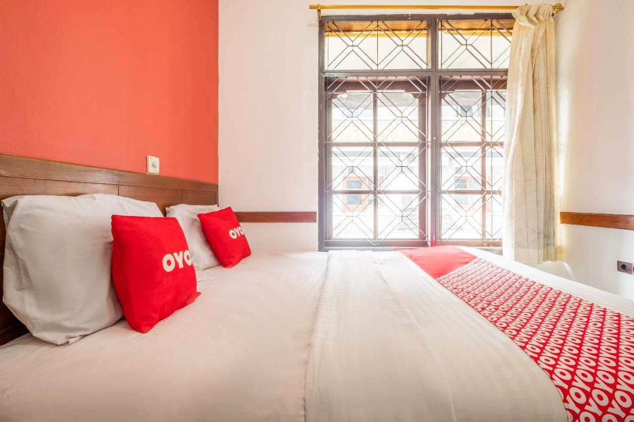 Oyo 1945 Hotel Bali Indah Бандунг Экстерьер фото