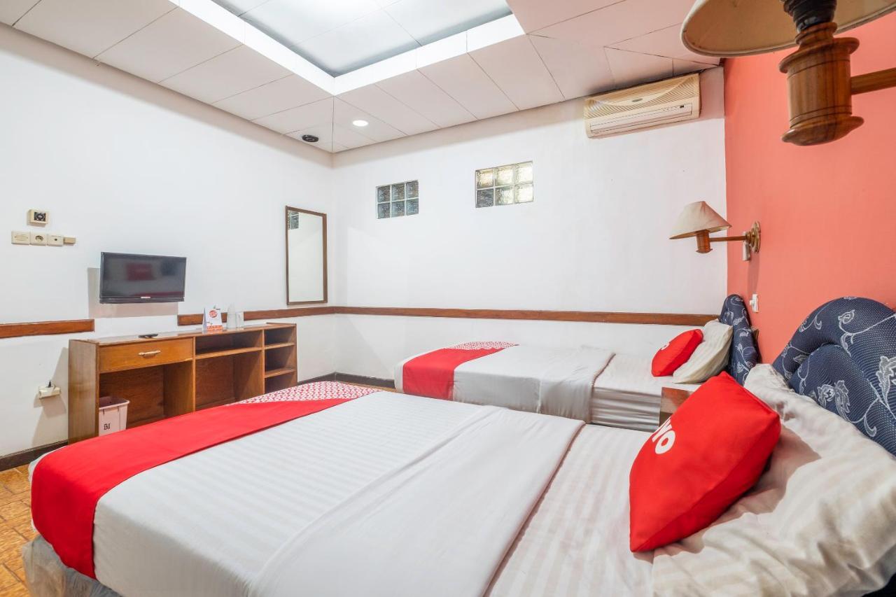 Oyo 1945 Hotel Bali Indah Бандунг Экстерьер фото