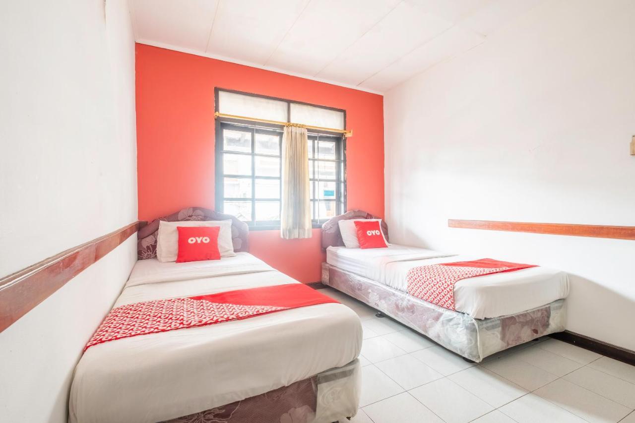 Oyo 1945 Hotel Bali Indah Бандунг Экстерьер фото