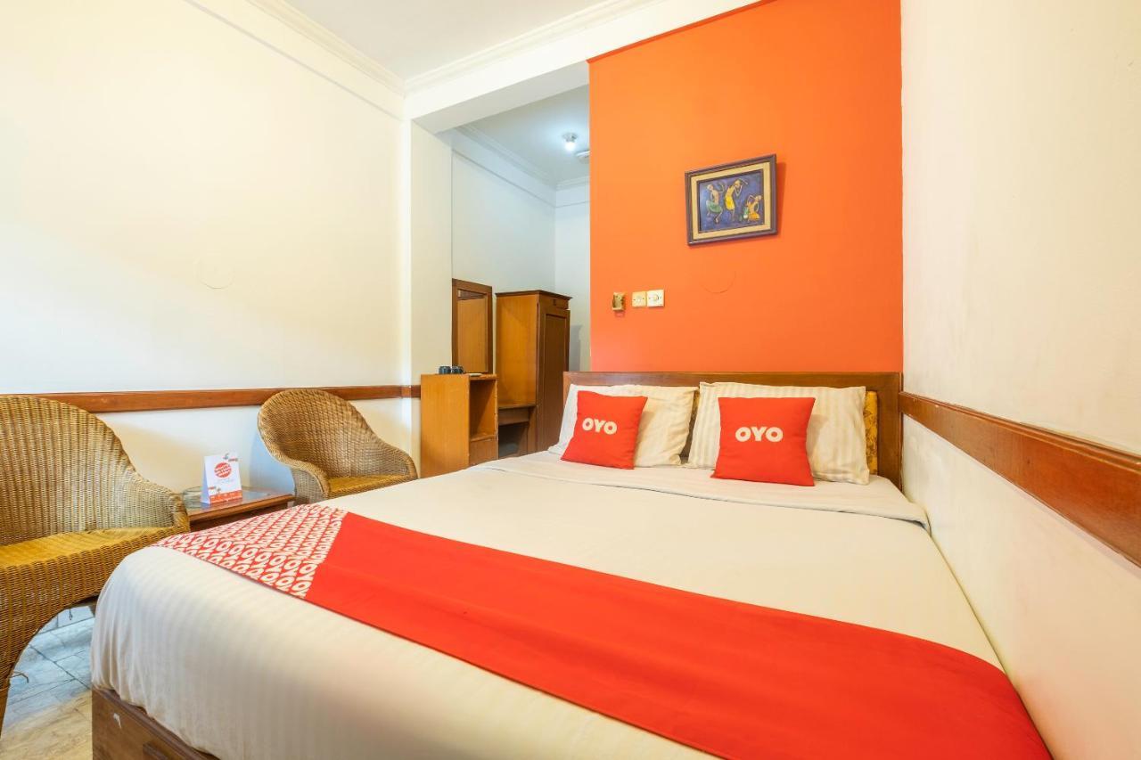 Oyo 1945 Hotel Bali Indah Бандунг Экстерьер фото