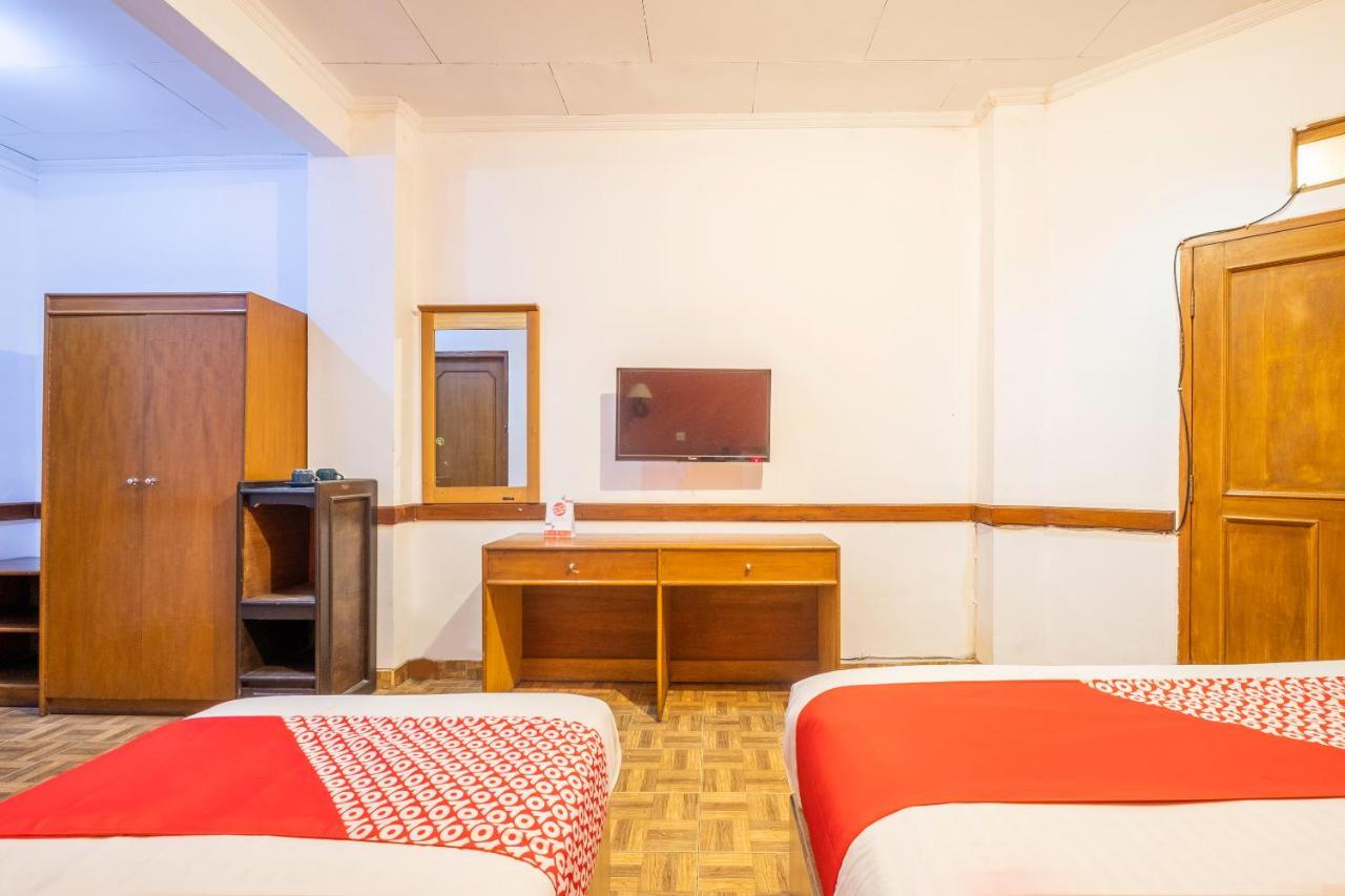Oyo 1945 Hotel Bali Indah Бандунг Экстерьер фото